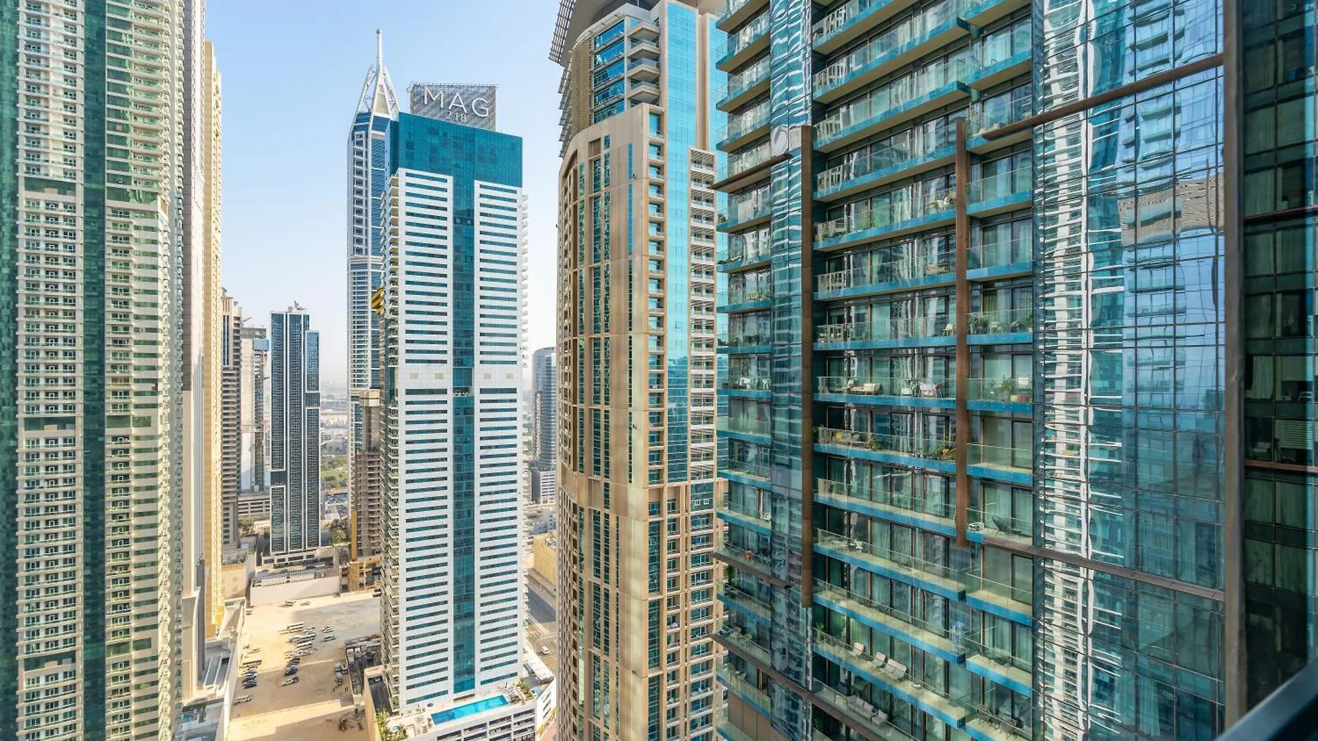 Serene 1Br Escape With Pool & Gym Access Dubai Apartment
