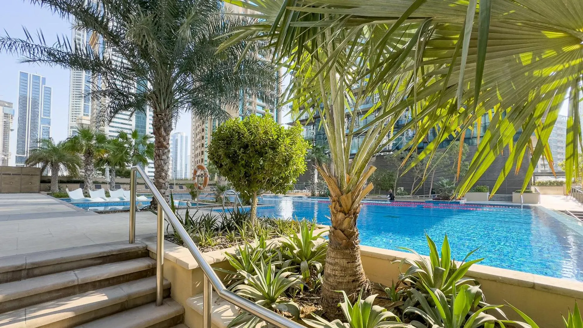 Serene 1Br Escape With Pool & Gym Access Dubai Apartment