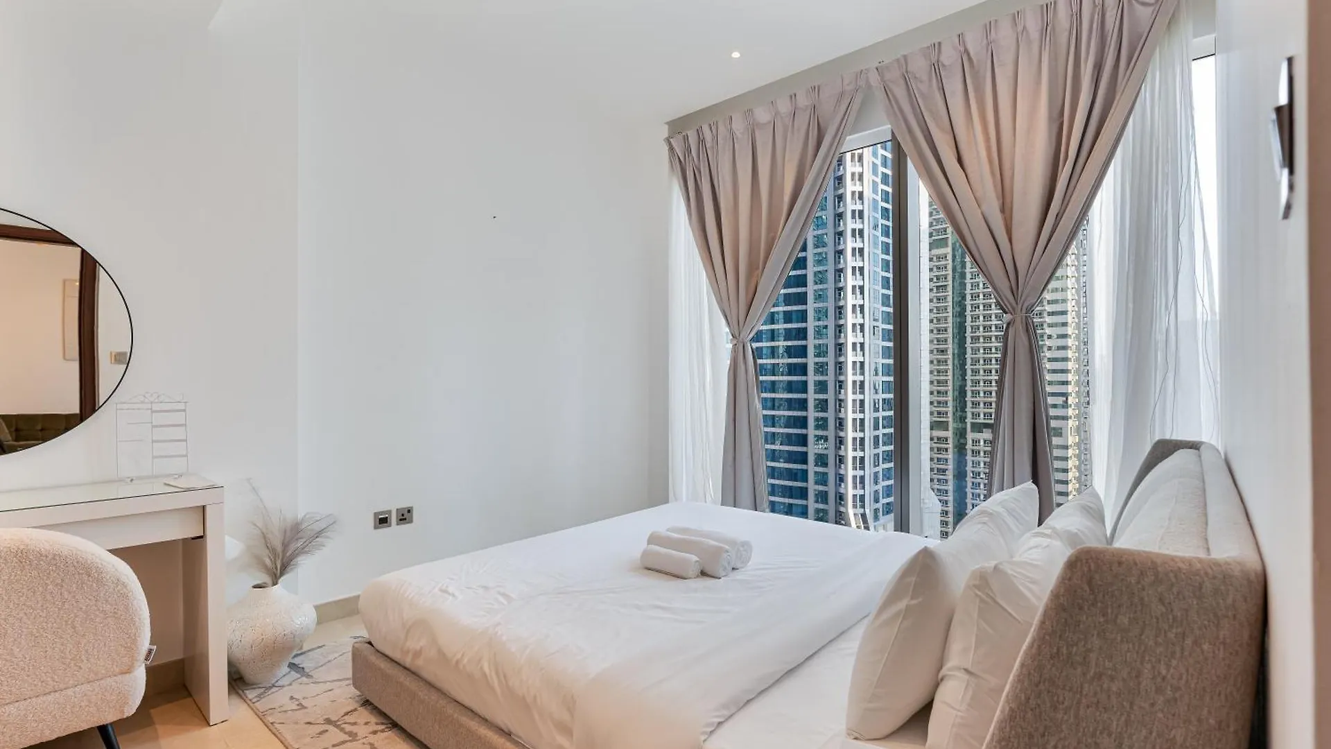 Apartment Serene 1Br Escape With Pool & Gym Access Dubai