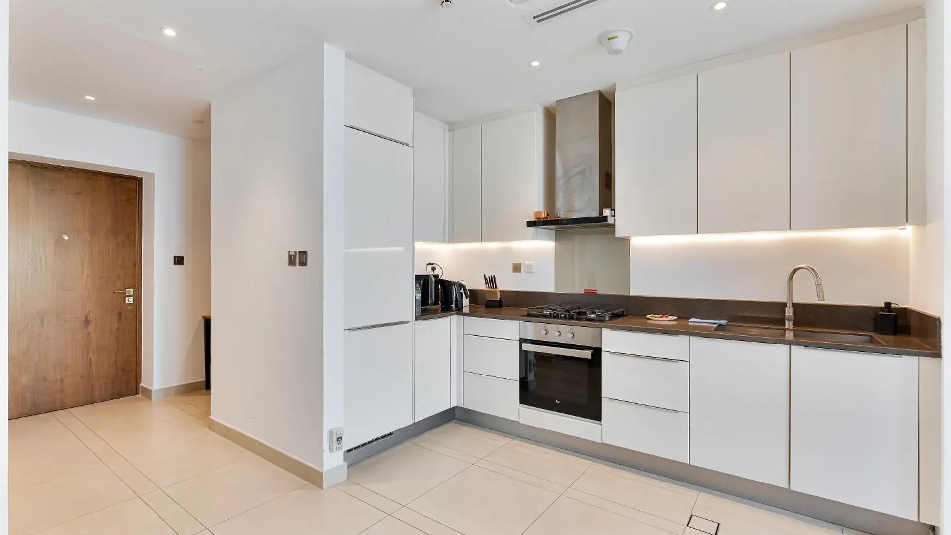 Serene 1Br Escape With Pool & Gym Access Dubai 0*,