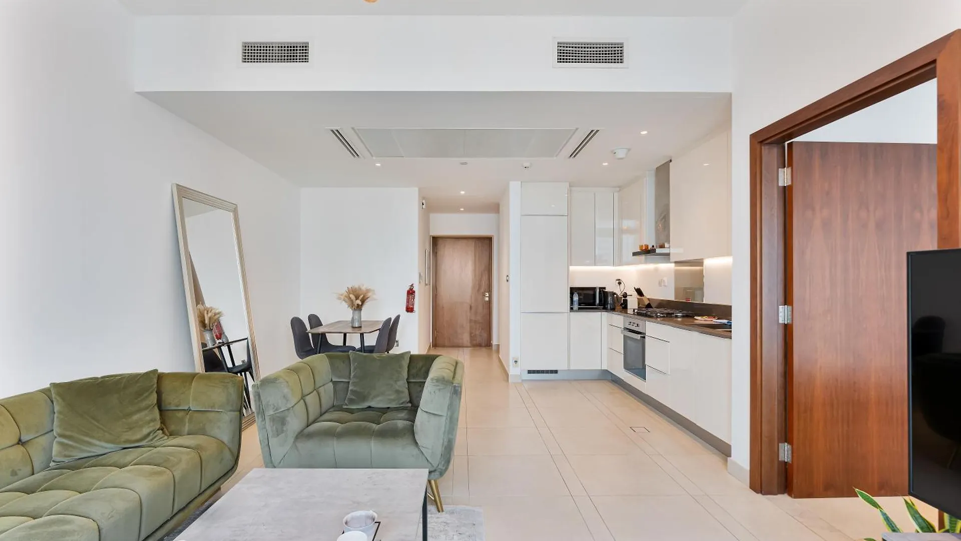 Serene 1Br Escape With Pool & Gym Access Dubai Apartment