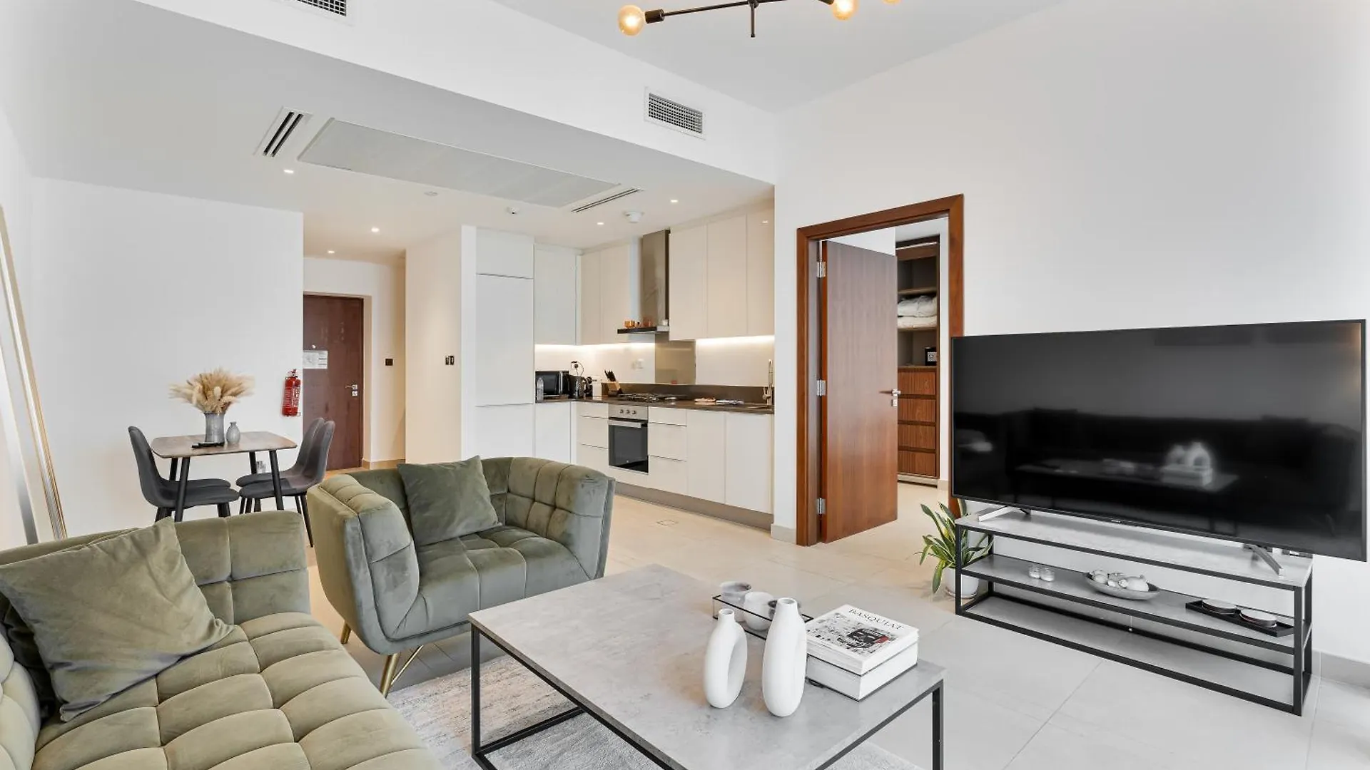 Serene 1Br Escape With Pool & Gym Access Dubaj
