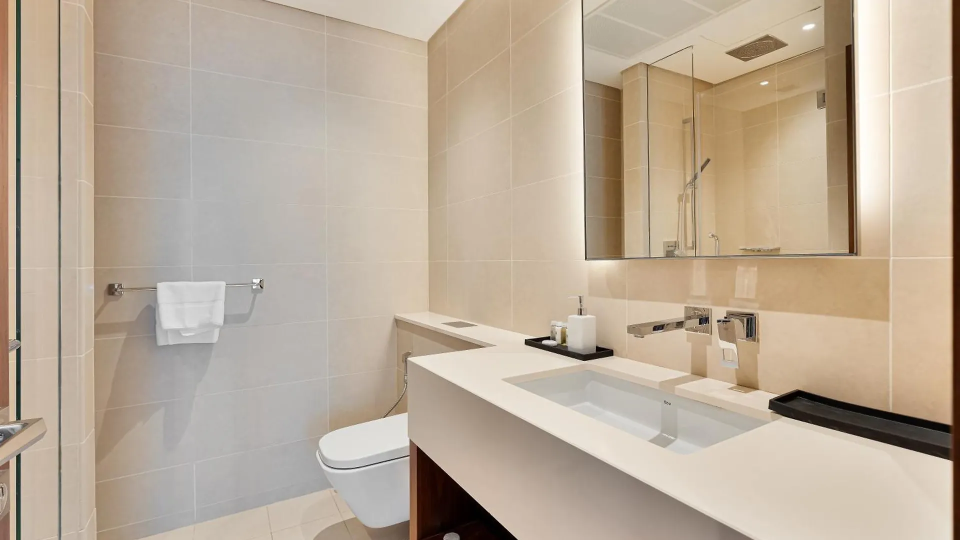 Serene 1Br Escape With Pool & Gym Access Dubaj