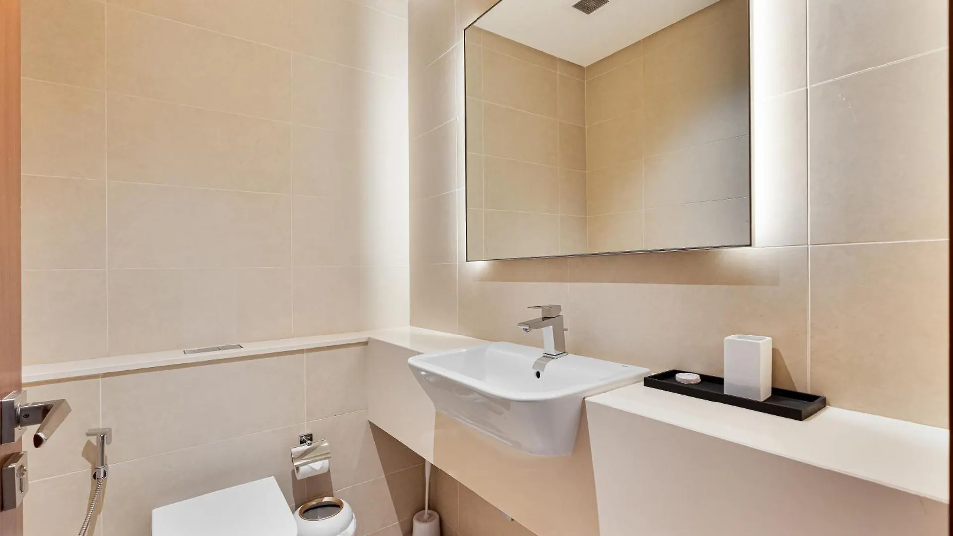 Serene 1Br Escape With Pool & Gym Access Dubaj Apartament